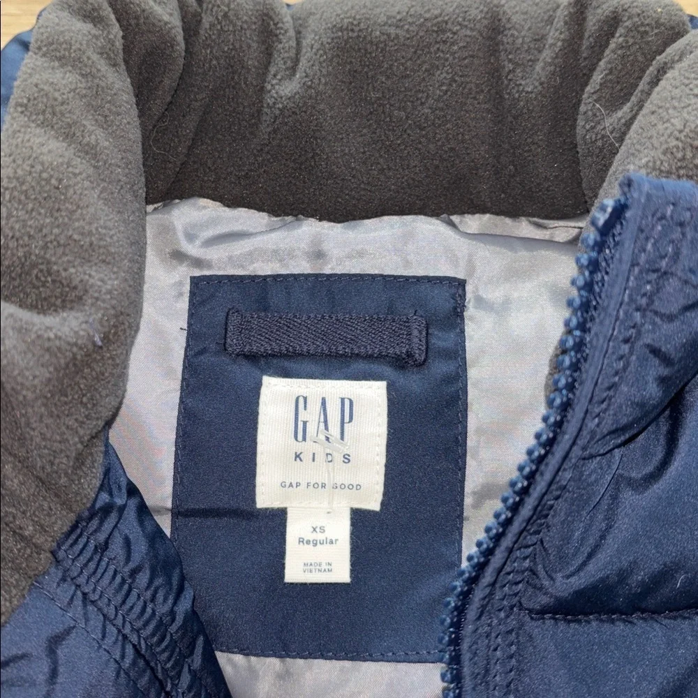 Gap Kids' ColdControl Max puffer vest in navy blue Size xsmall NWT